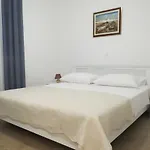 아파트 Grey House