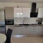 公寓 Grey House 扎达尔