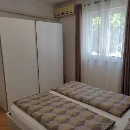 Grey House Apartman *