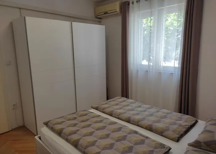 Grey House Апартаменти *