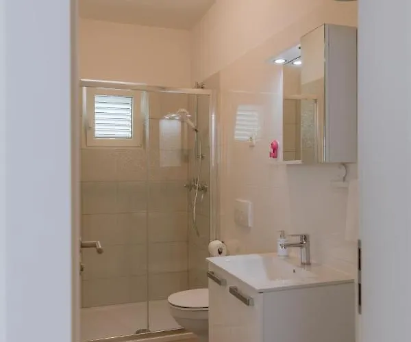 Апартаменти Grey House Задар