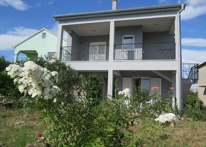 Апартаменти Grey House *